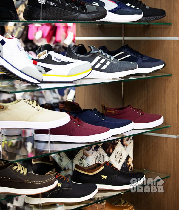 zapatos en la tienda de calzado en Turbo Calzado Colombia